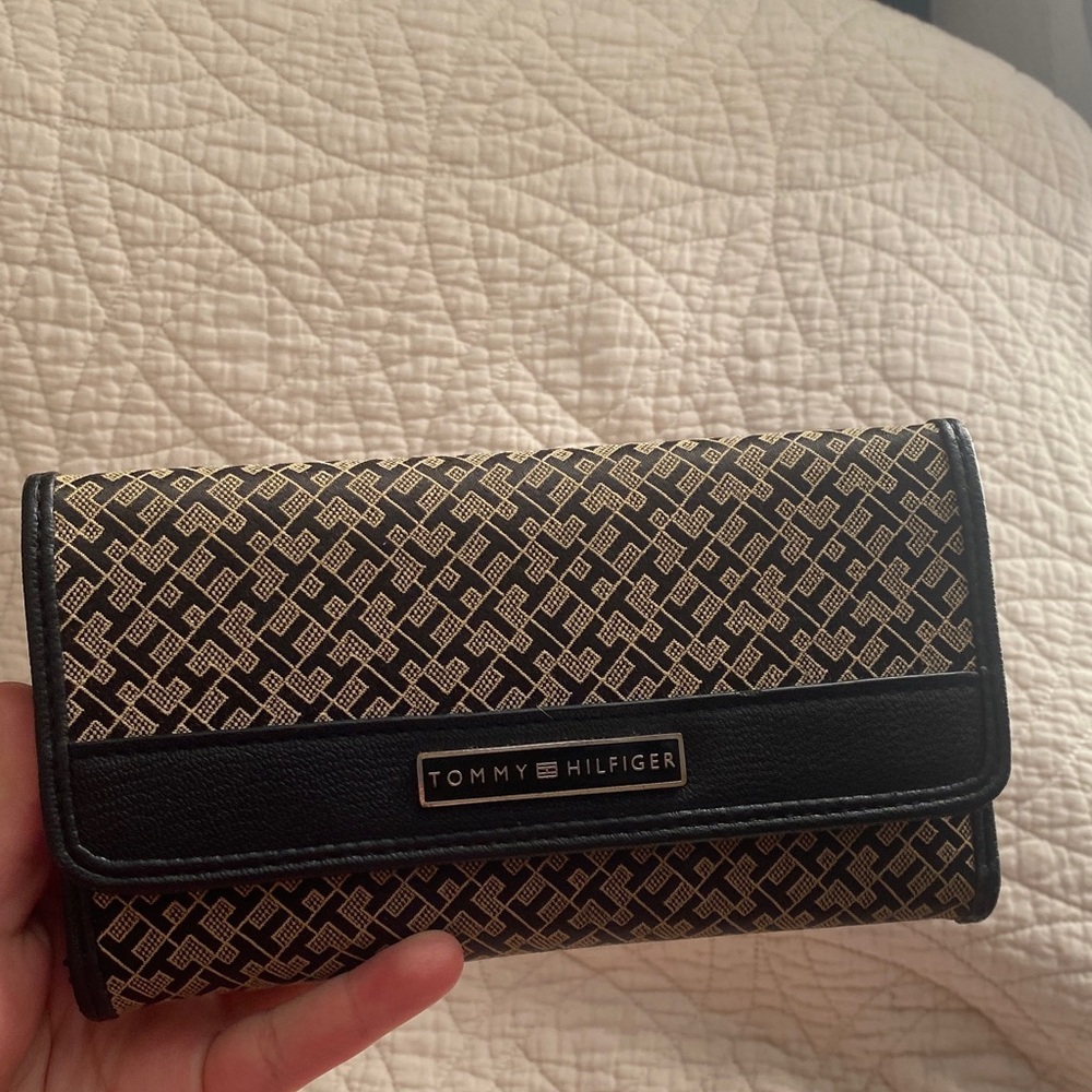 Tommy Hilfiger Black and gray Patterned Card Holder